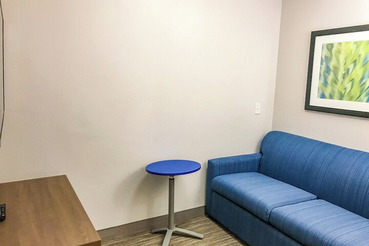 Room 16 of 36
