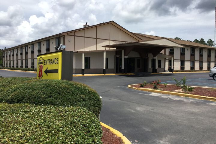 Super 8 by Wyndham Waycross GA