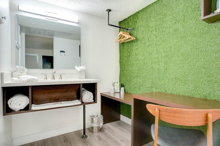 Room 19 of 30