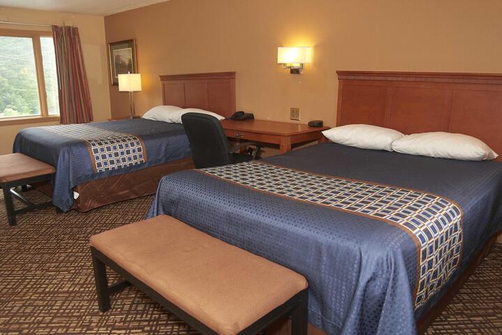 Hollow Inn & Motel