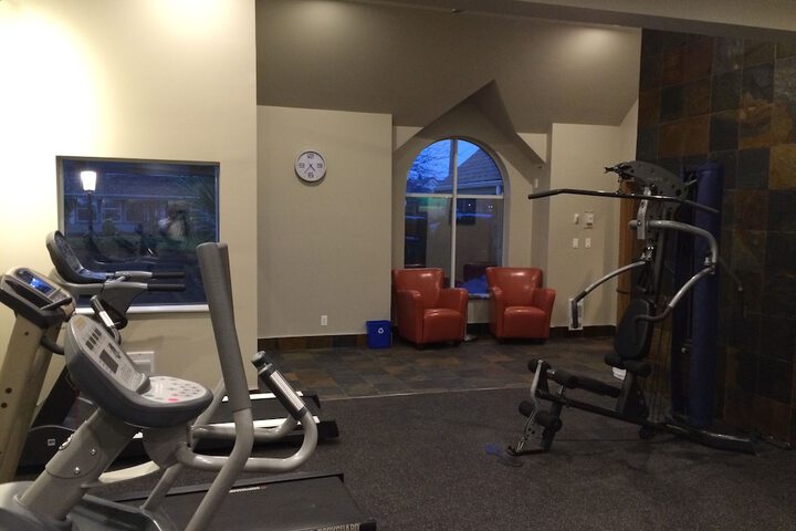 Best Western Plus Emerald Isle Hotel