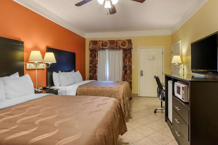 Quality Inn & Suites at the Outlets Mercedes / Weslaco