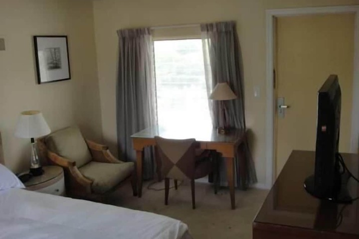 Room 12 of 25