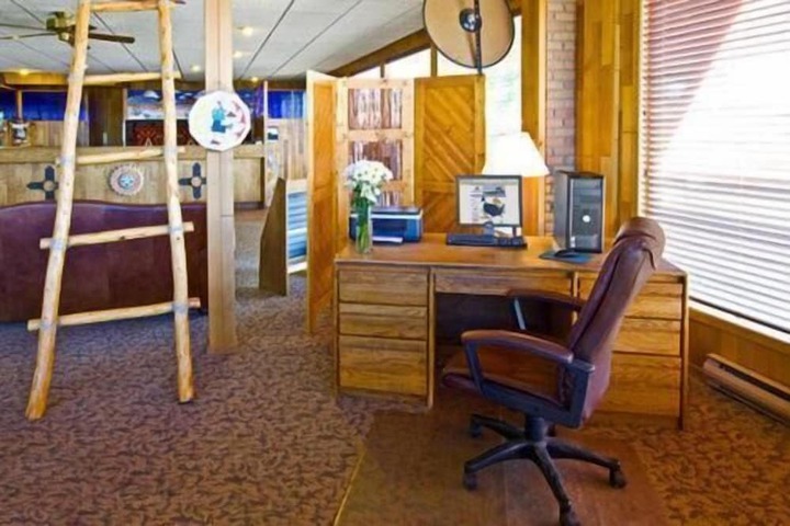Business Center 84 of 87