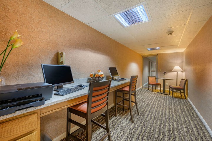 Business Center 41 of 42