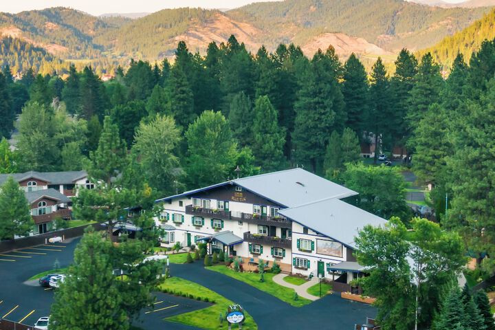 Blue Elk Inn