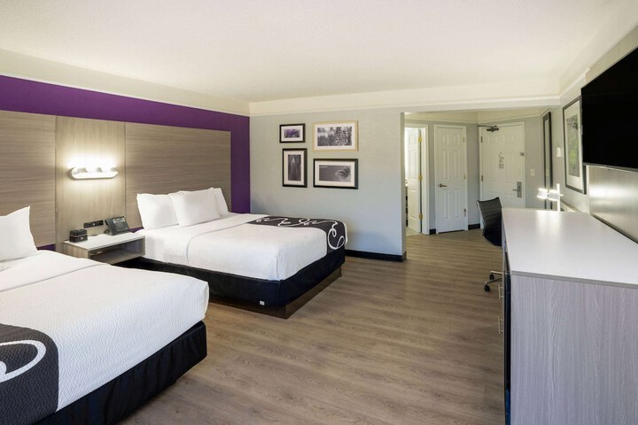 Room 26 of 40