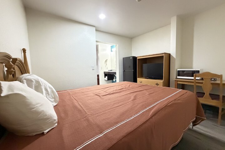 Economy Inn & Suites