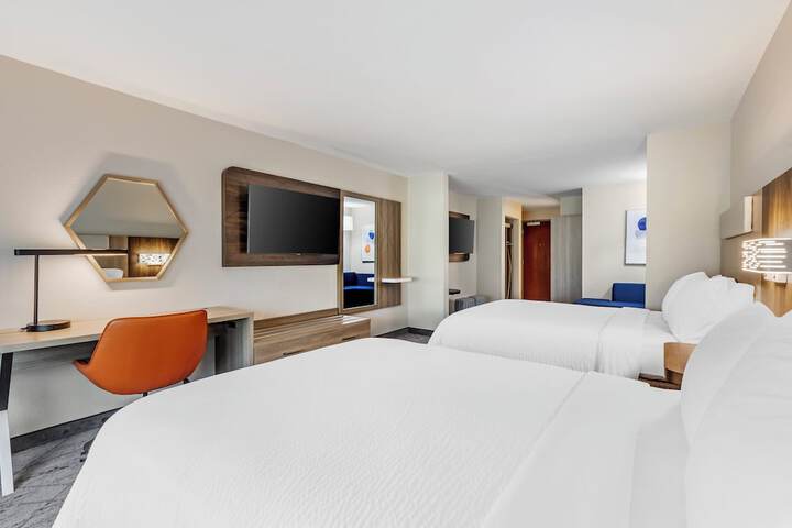 Room 17 of 28