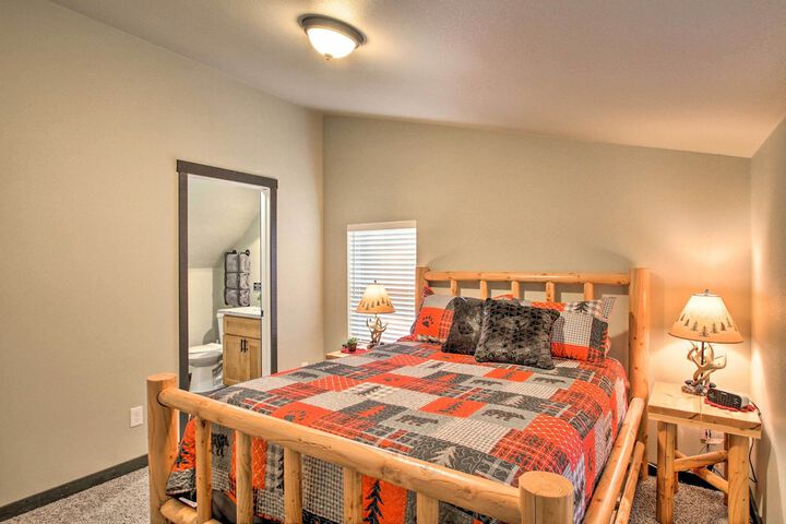 Cozy Cabin - 5 Miles to Mt. Rainier National Park!