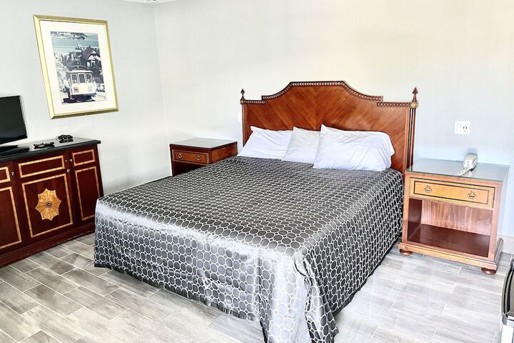 Room 12 of 17