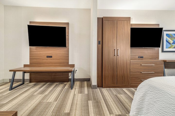 Room 298 of 348