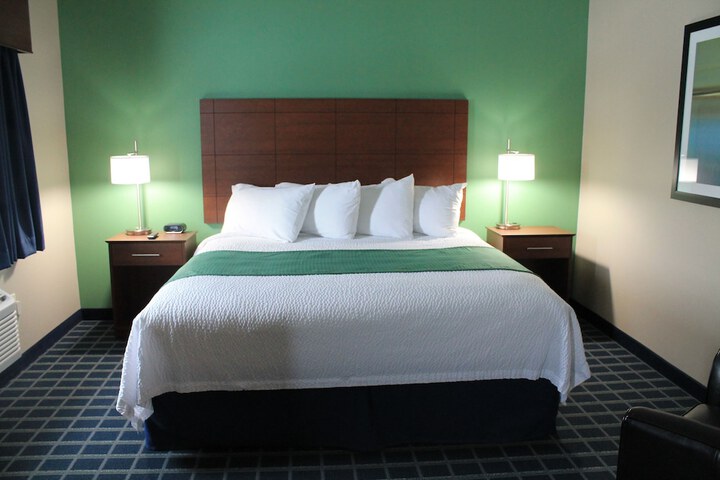 Room 17 of 32