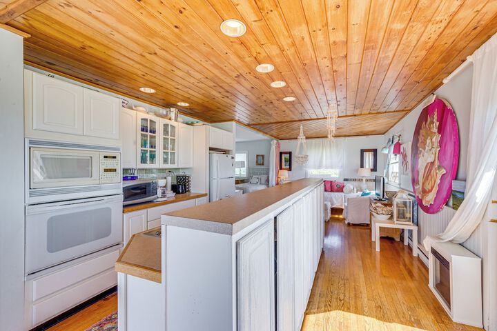 Walk to the Beach: Pet-friendly Gem in Biddeford!