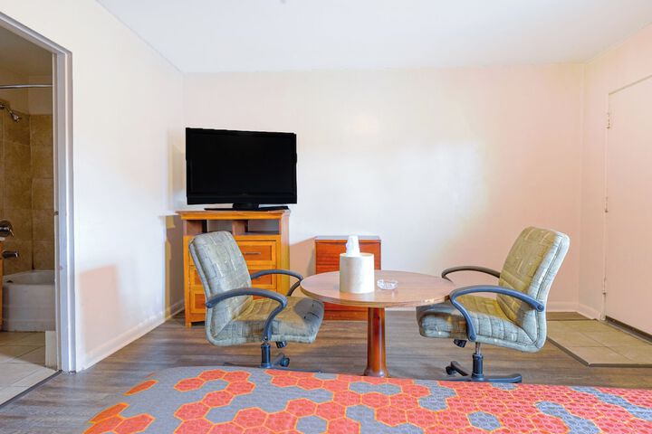 Manor Motel by OYO Near Oak Brook / Chicago Westchester