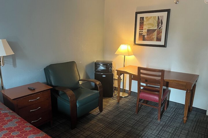 Room 11 of 18