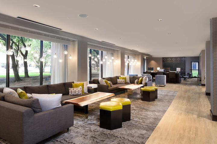 DoubleTree by Hilton Hotel & Suites Houston by the Galleria
