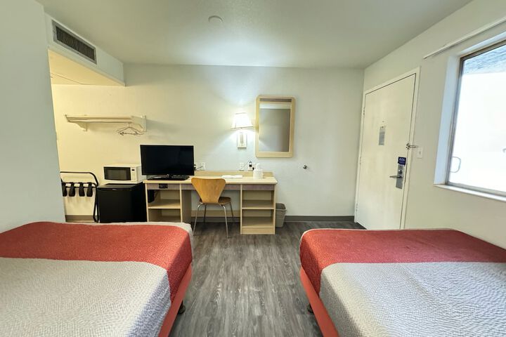 Room 28 of 32