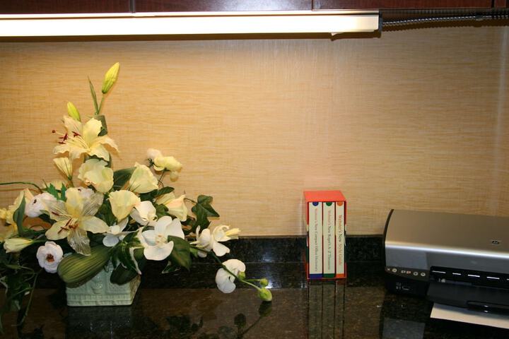 Business Center 25 of 28