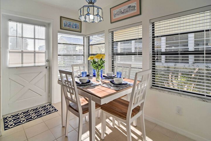 Steps to Beach Cabana: Indian Shores Cottage
