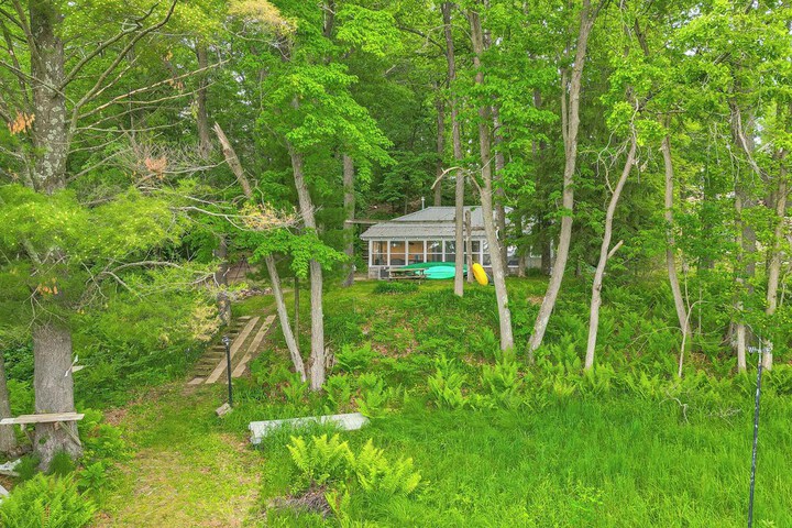Lakefront Cabin w / Fire Pit Dock, & Boat Rental