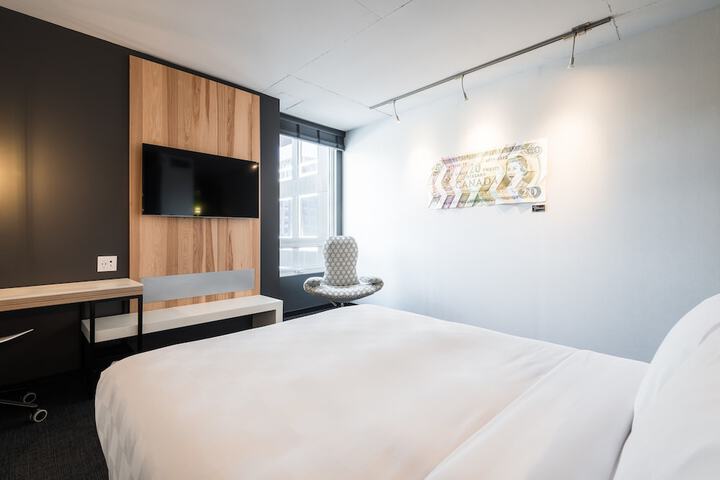 Room 13 of 39