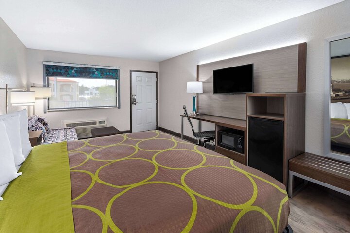 Room 51 of 60
