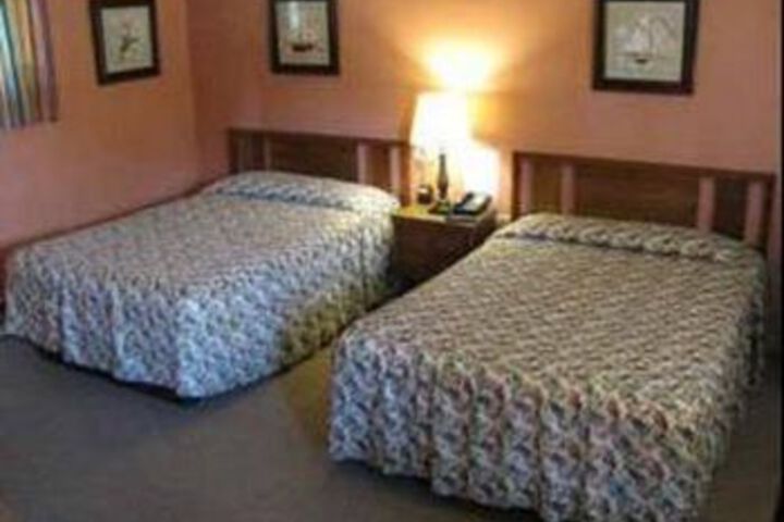 Four Seasons Motel