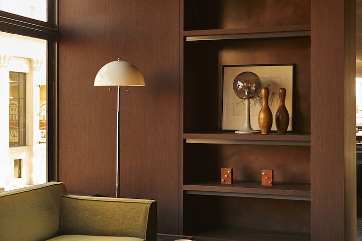 Lounge 74 of 88