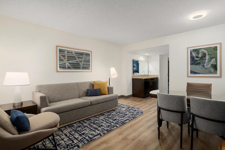 Embassy Suites by Hilton Seattle Tacoma International Airport
