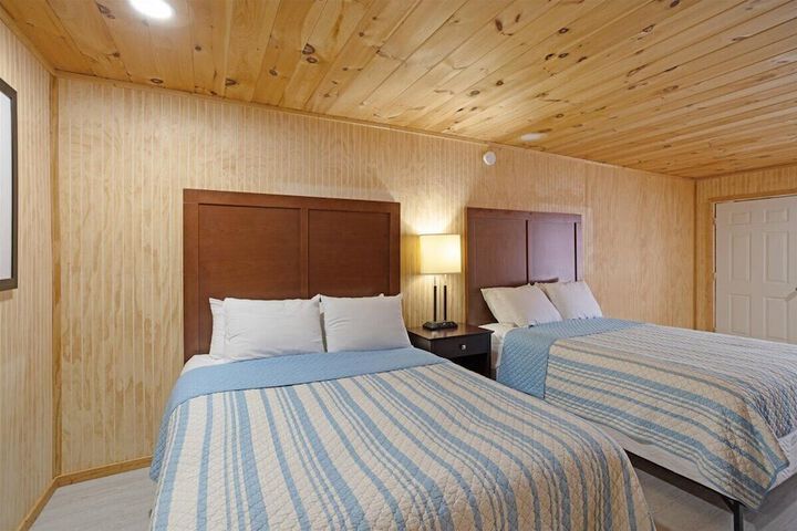Room 16 of 28