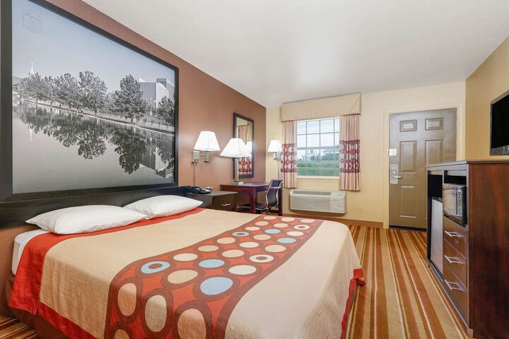 Room 27 of 32