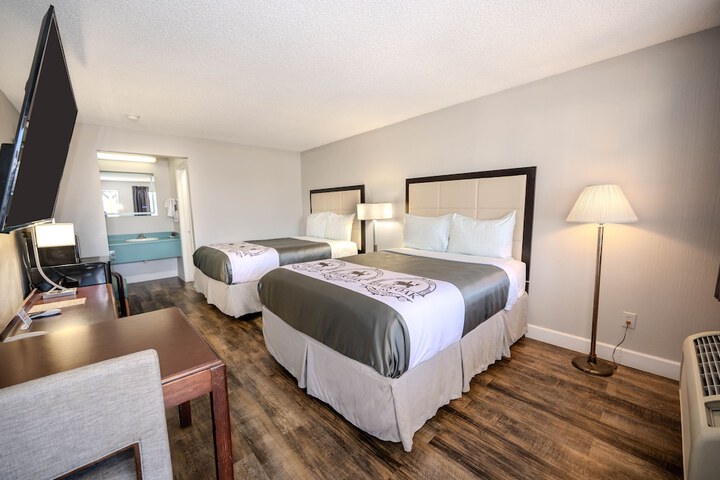 River Oak Inn