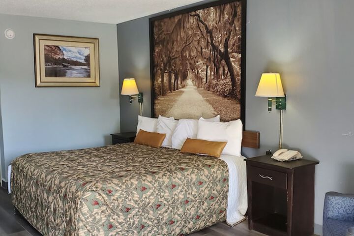Room 18 of 28