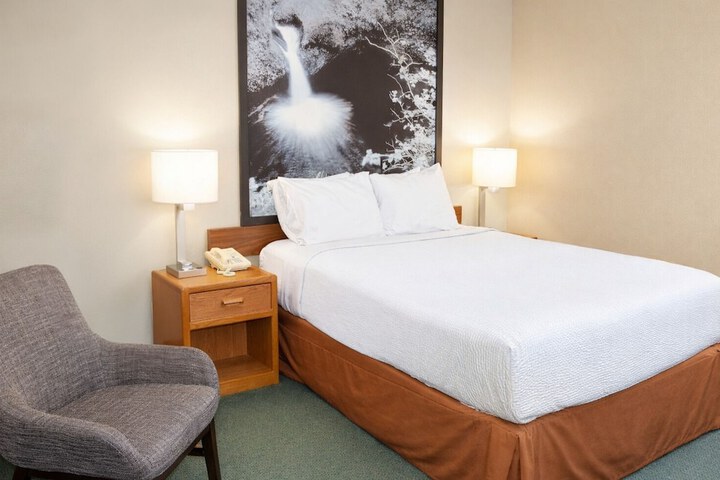 Super 8 by Wyndham Antigo
