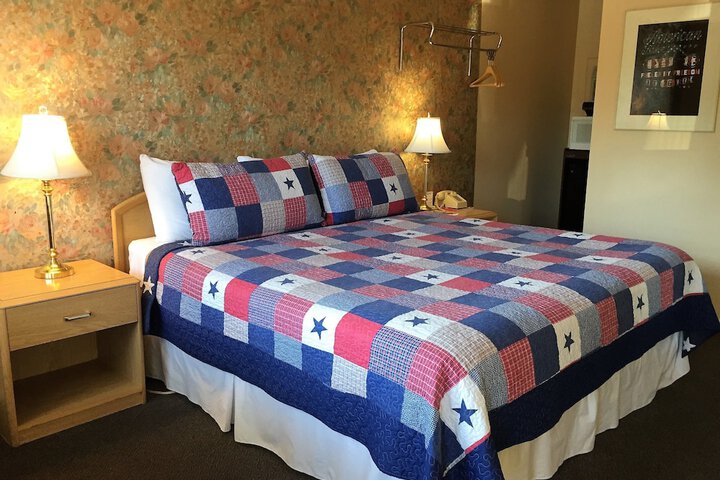 Room 4 of 15