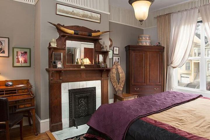 Room 17 of 35
