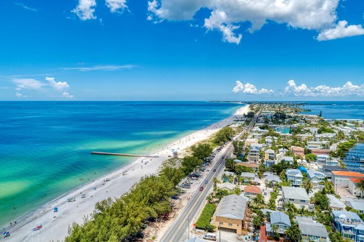Cottage Haven-one Minute Walk To The Beach-private Yards-keyless Locks
