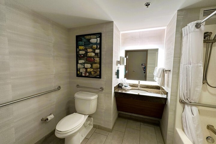 DoubleTree by Hilton Bay City - Riverfront