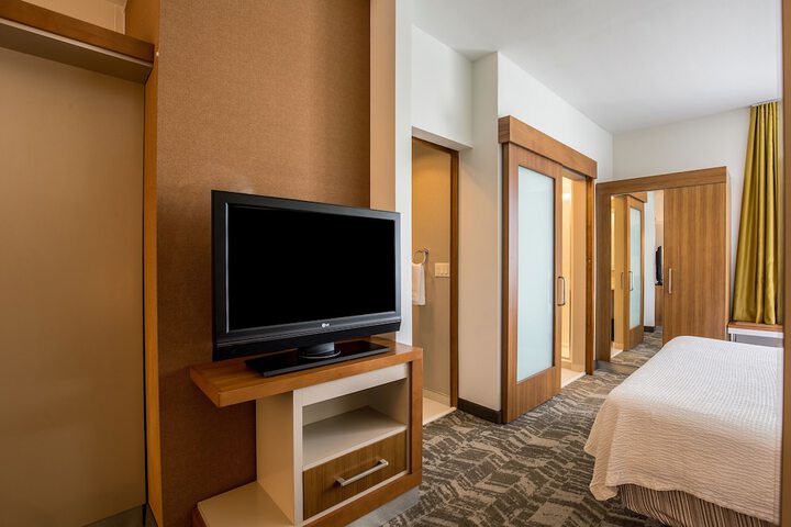 Room 11 of 33