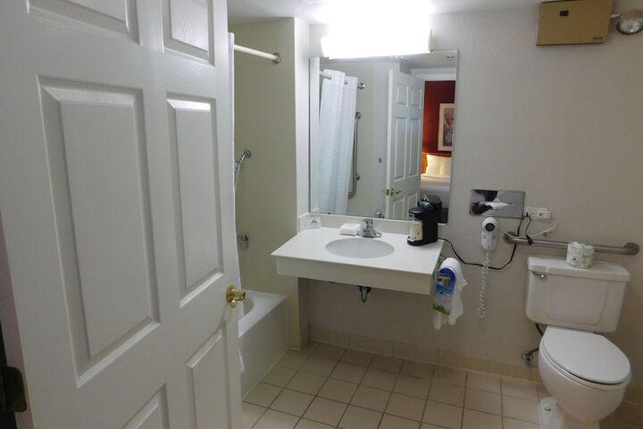 Room 13 of 35