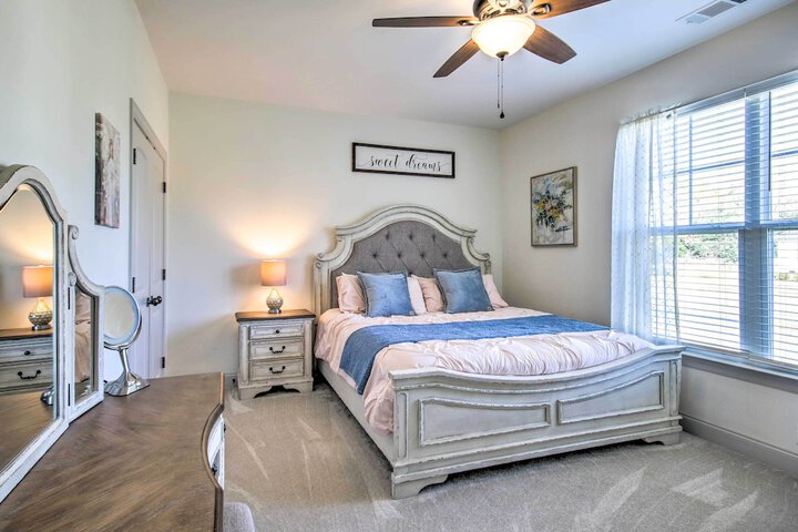 North Augusta Getaway w / Large Deck & Yard