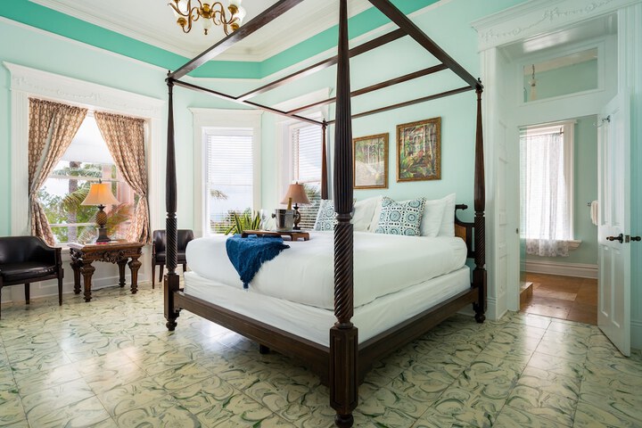 Southernmost House - Adult Exclusive