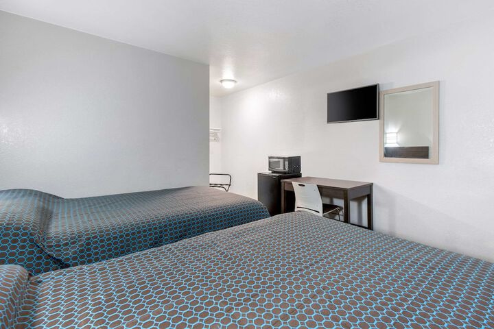 Room 10 of 29