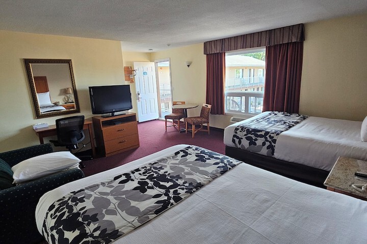 Room 32 of 38