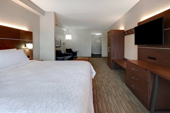 Holiday Inn Express & Suites Smyrna by IHG