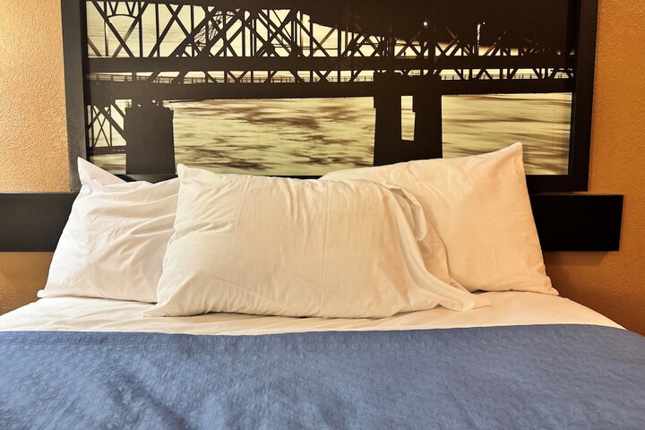 Super 8 by Wyndham Laurel