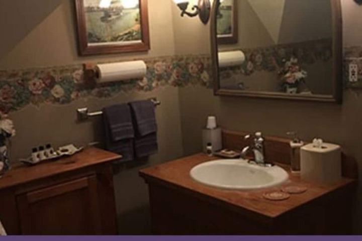 Historic Iron Horse Inn