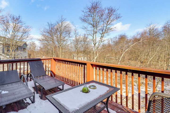 Private Spa Fire Pit & Deck: Poconos Home!