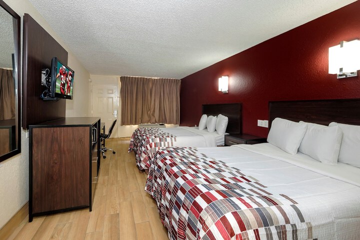 Room 32 of 33